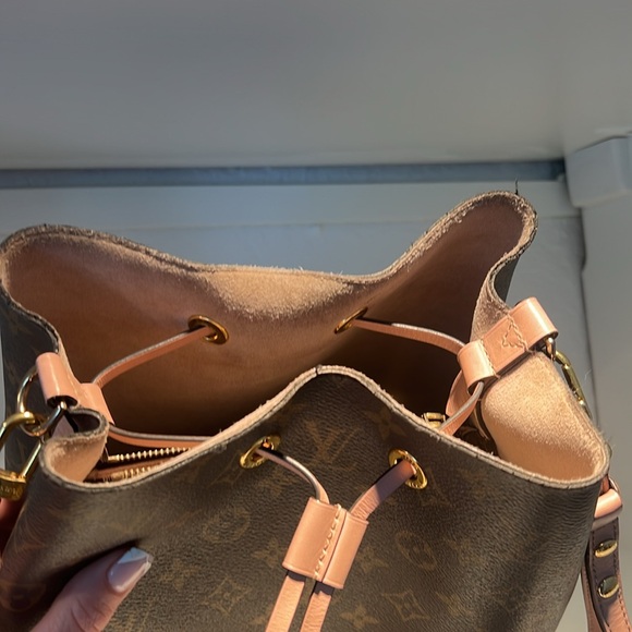 Authentic Louis Vuitton Neo noe Rose and monogram - Picture 5 of 14